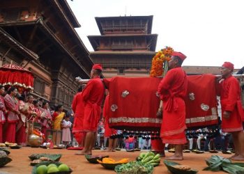 दसैँघरमा भित्र्याइयो फूलपाती मनाइए