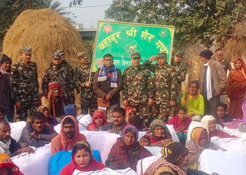 सिरहाको बरियारपट्टीमा फाइवर वाला कम्बल वितरण