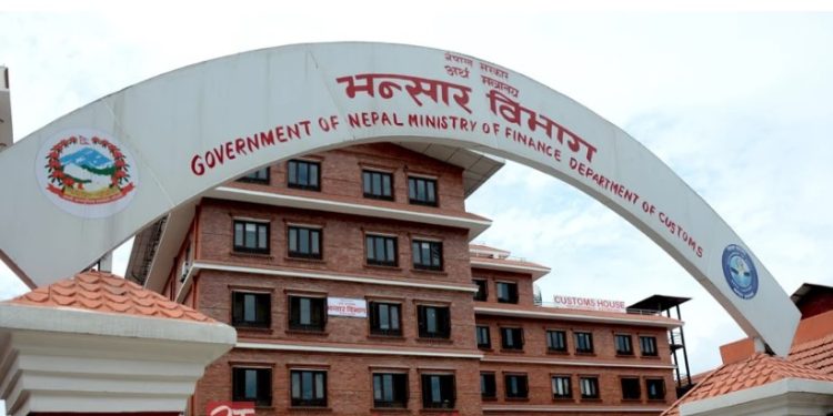 त्रिभुवन विमानस्थल भन्सार कार्यालयका अधिकृतसहित दुईजना निलम्बित