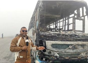 काठमाडौ देखि सुर्खेत जाने बस लबनीचोक देखि करिब ८०० मिटर पश्चिममा आगलागी