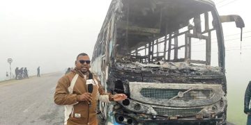 काठमाडौ देखि सुर्खेत जाने बस लबनीचोक देखि करिब ८०० मिटर पश्चिममा आगलागी